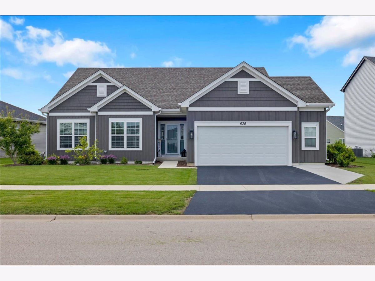  For Sale Elburn Illinois, 635 Maplewood Circle