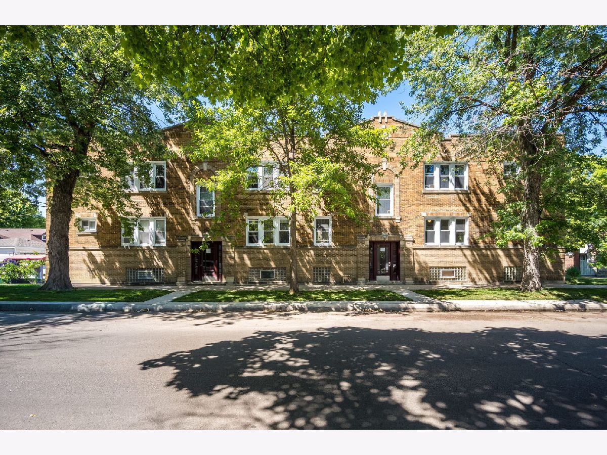  Rented Chicago Illinois, 5434 Wellington