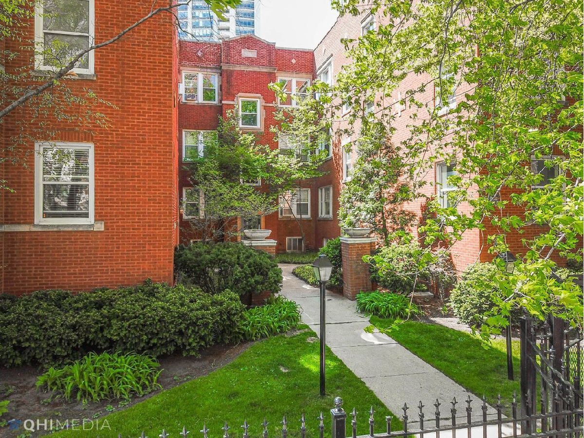 Condominiums For Sale Bittersweet Condominiums Chicago Illinois, 731 Bittersweet Place