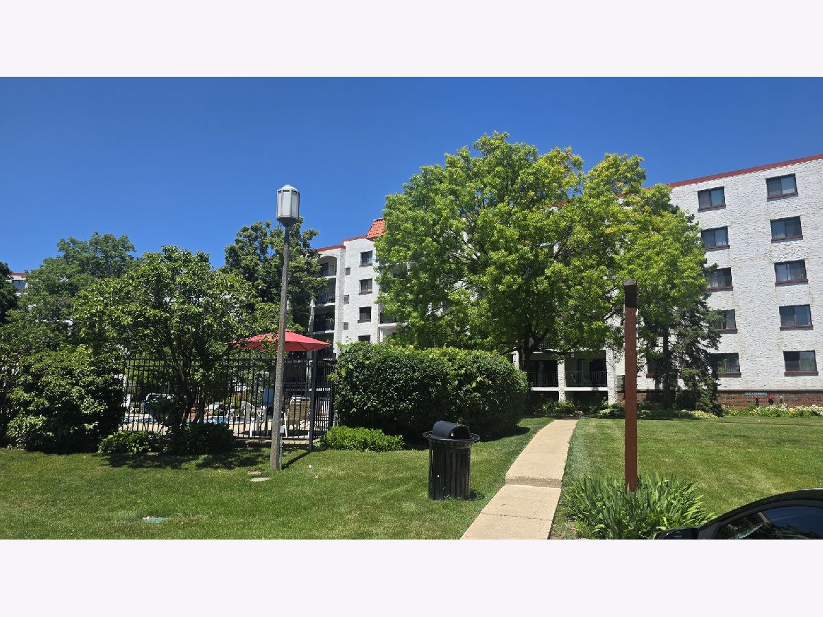 Condominiums For Rent Plum Creek Wheeling Illinois, 475 Plum Creek