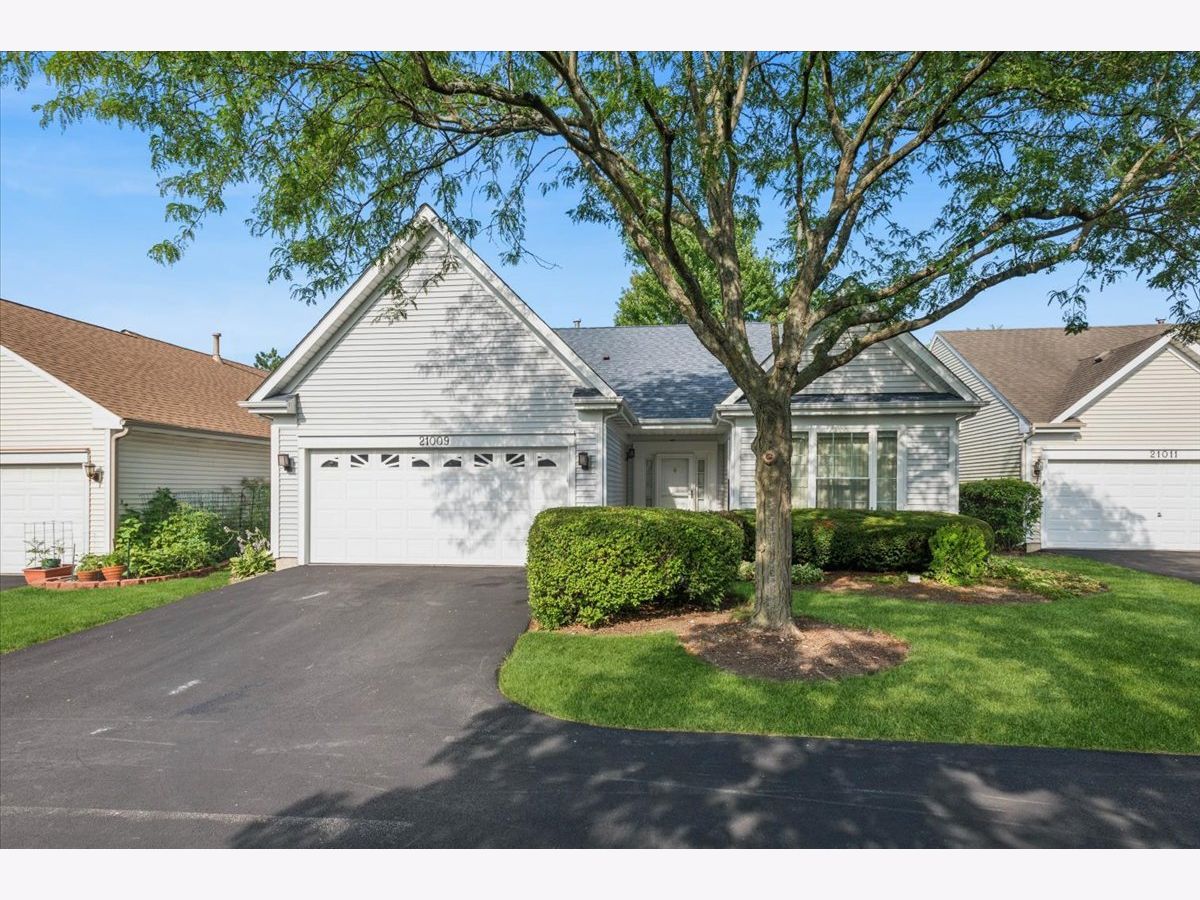 Townhomes & Condos & Homes For Sale Carillon Plainfield Illinois, 21009 Torrey Pines Court