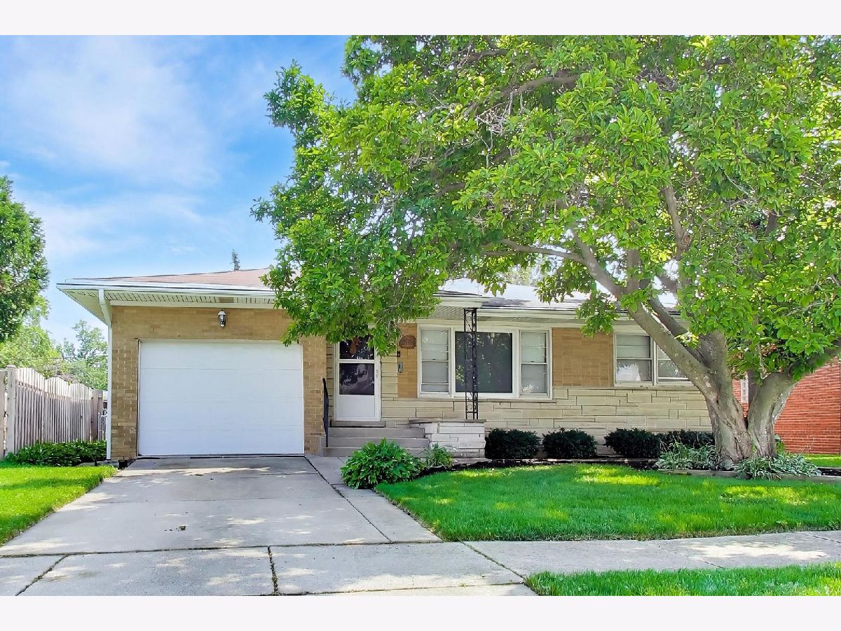  For Sale Westchester Illinois, 909 Worcester Avenue