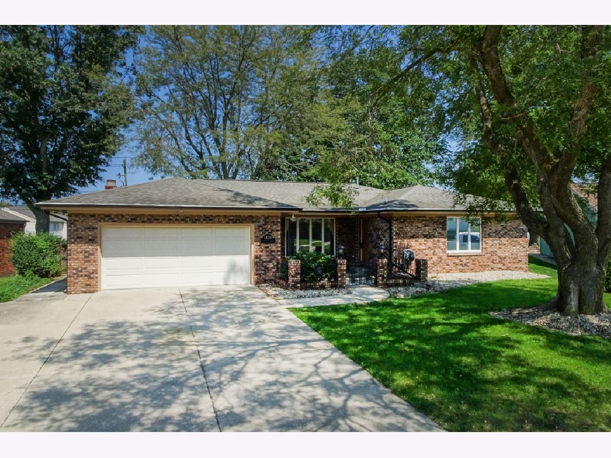 Homes & Condos & Townhomes For Sale Pleasant Hills Normal Illinois, 1420 Westview Drive