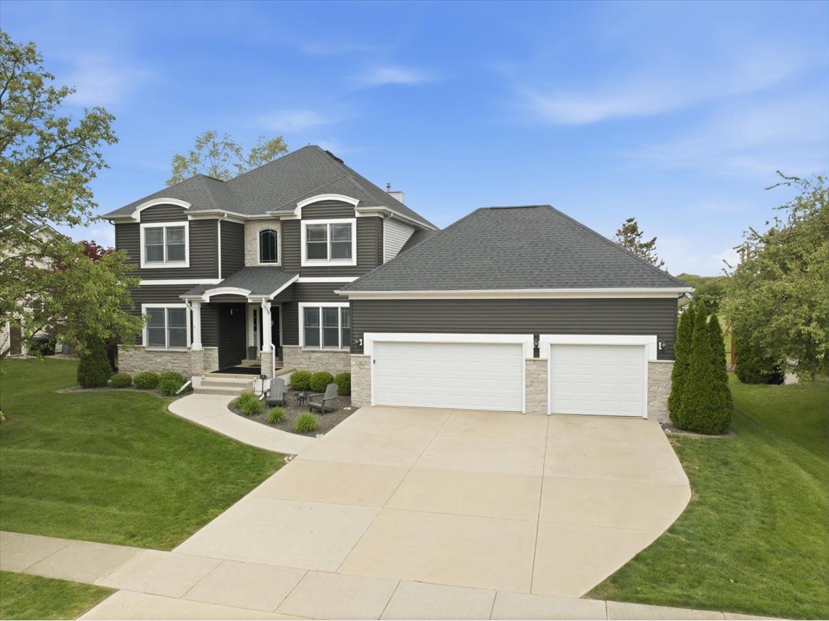 Homes & Condos & Townhomes For Sale Fox Creek Bloomington Illinois, 41 Pebblebrook Court