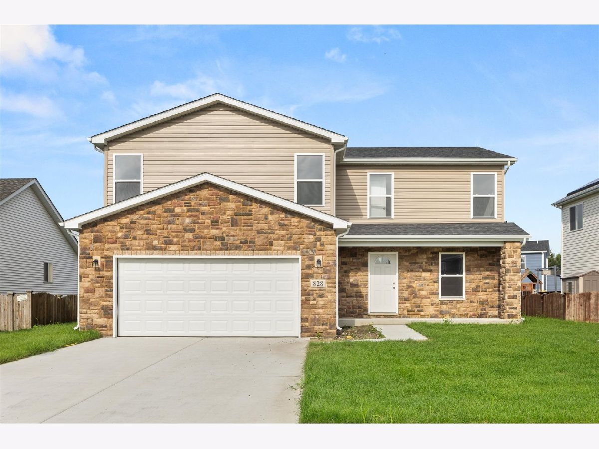  For Sale Braidwood Illinois, 828 Blackhawk Drive