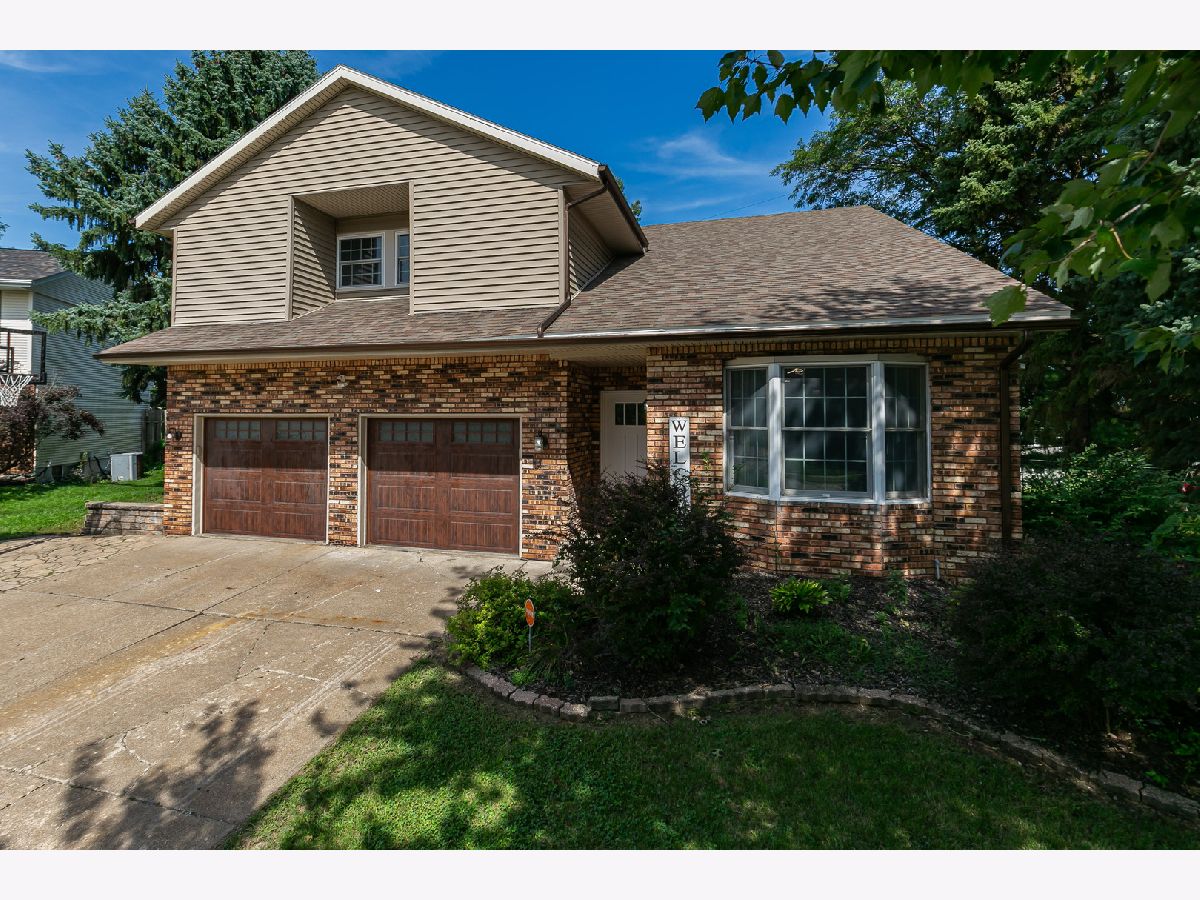 Homes For Sale Oak Brook Davenport Iowa, 1122 59th Street