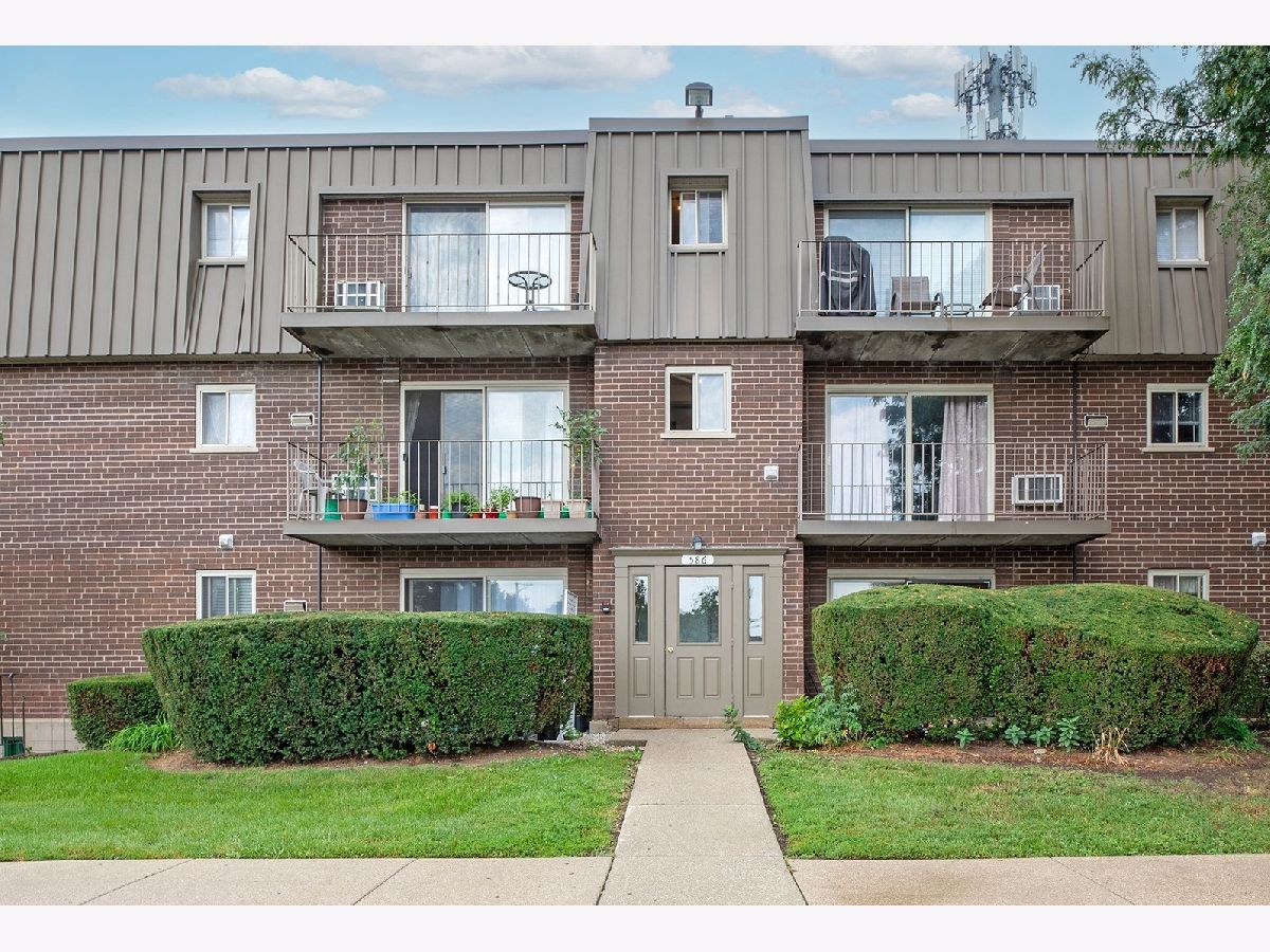  For Sale Wheeling Illinois, 586 Fairway View Drive