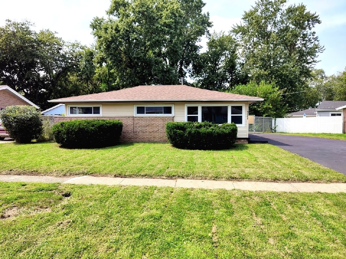  For Sale Markham Illinois, 16068 Richmond Avenue