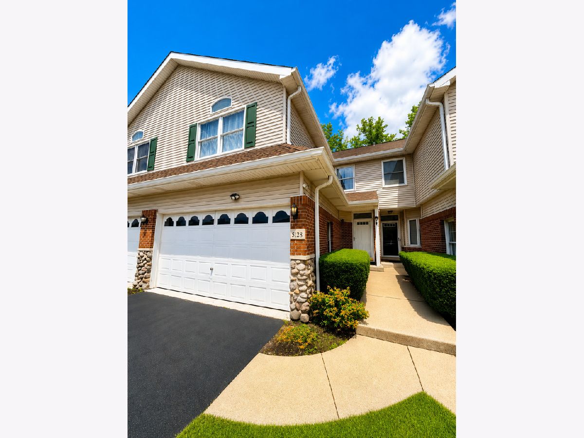 Townhomes & Condos For Sale Acorn Glen Oak Lawn Illinois, 5128 Tomcin Trail