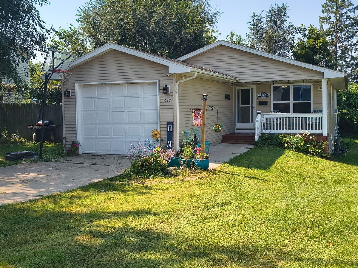  For Sale Dixon Illinois, 1017 College Avenue