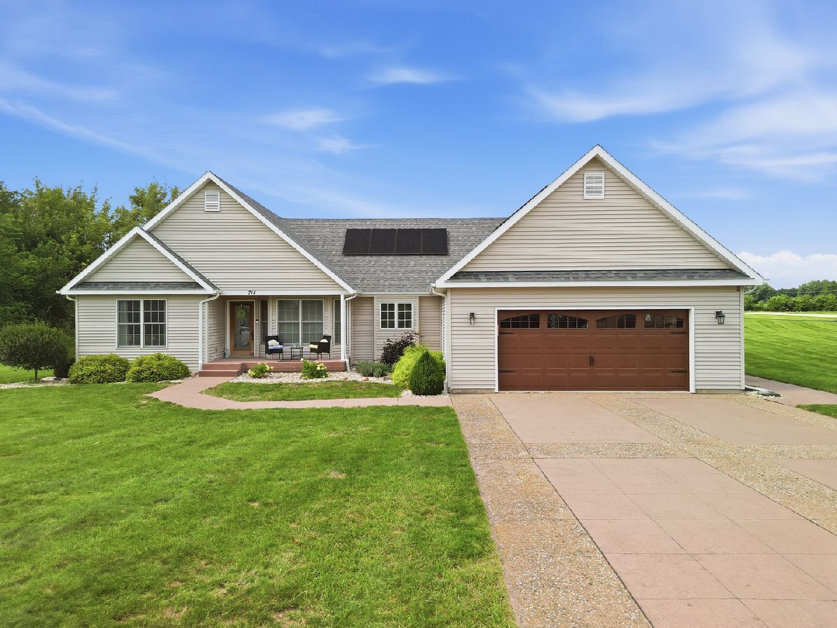  For Sale Dixon Illinois, 714 Keller Drive