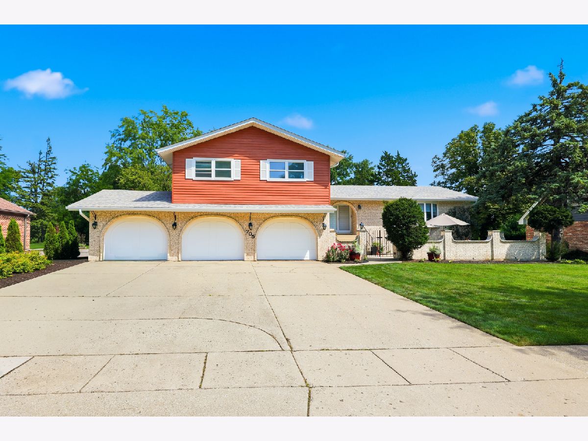 Townhomes & Condos & Homes For Sale Elk Grove Estates Elk Grove Village Illinois, 705 Ruskin Drive