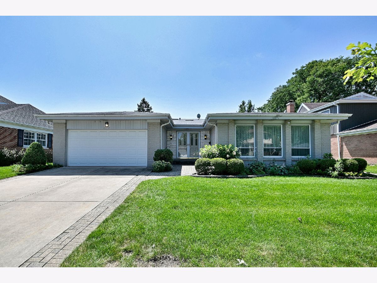 Homes For Sale Arlington Terrace Arlington Heights Illinois, 2307 Sherwood Road