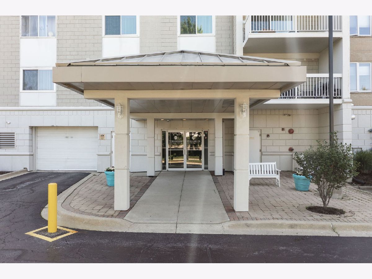 Condominiums For Sale York Brook Lombard Illinois, 2020 Saint Regis Drive