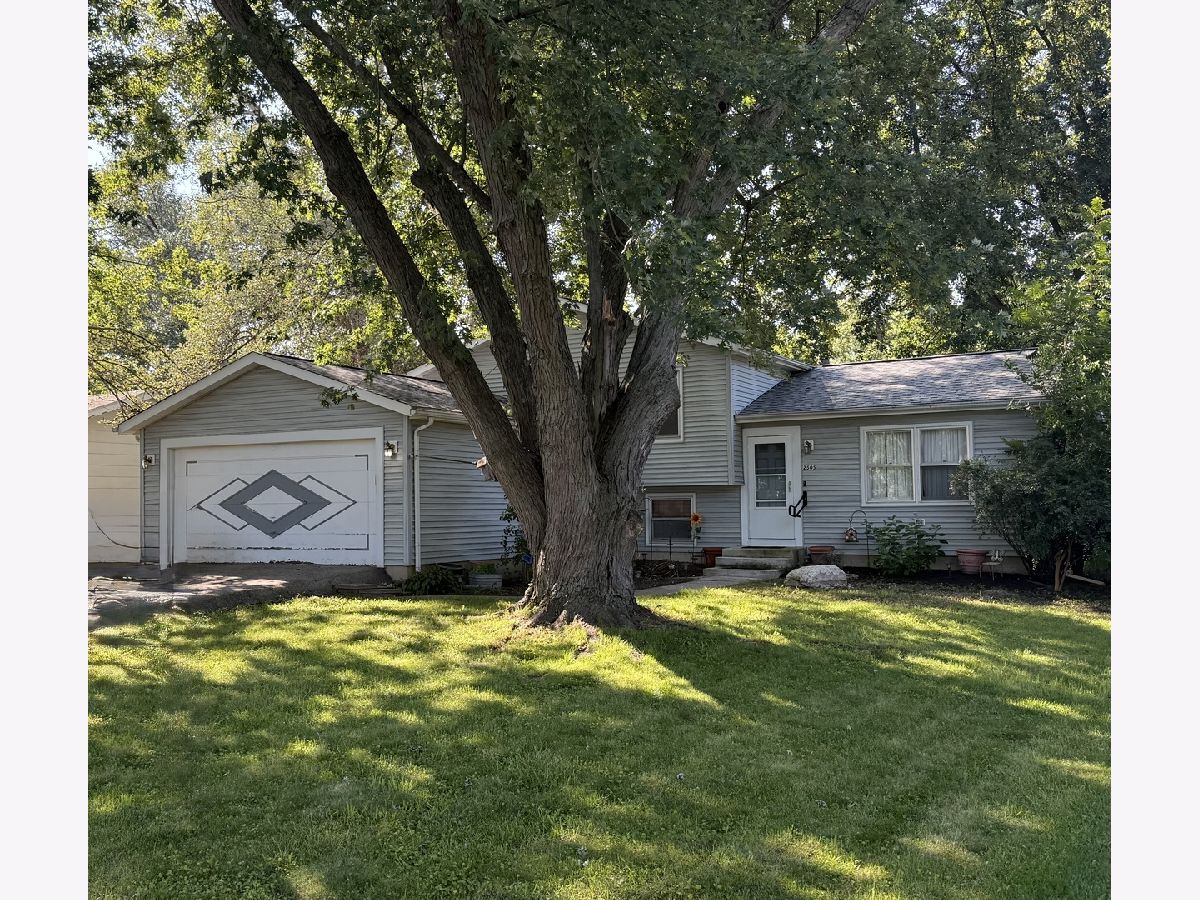  For Sale Lindenhurst Illinois, 2505 Magnolia Lane