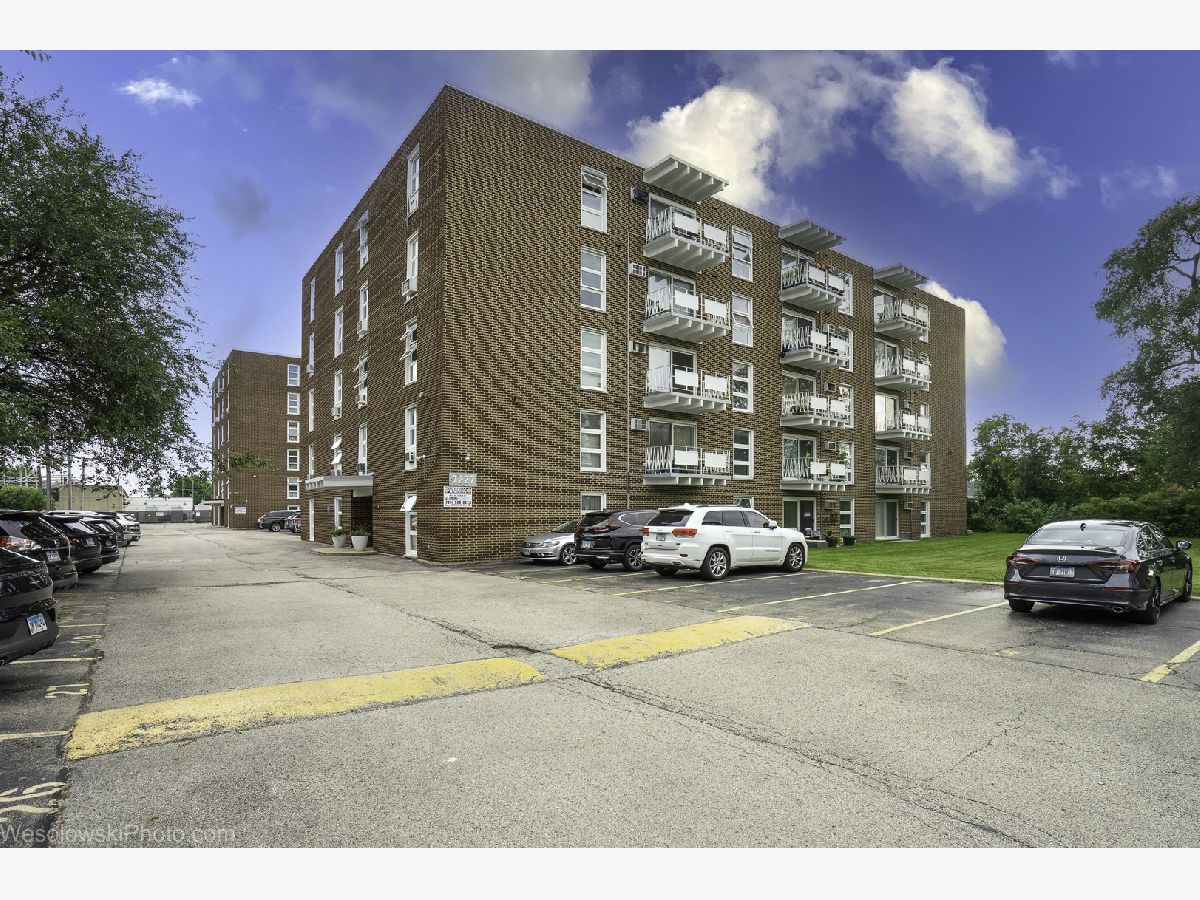  For Sale Chicago Illinois, 7227 Higgins Avenue