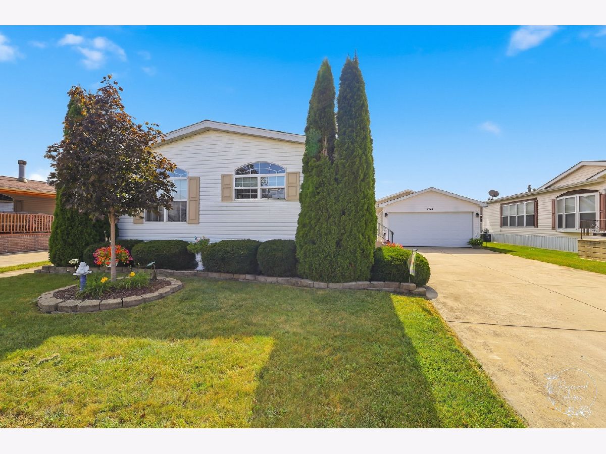  For Sale Manteno Illinois, 854 Aspen Drive