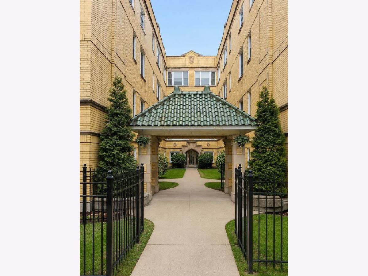 Condominiums & Homes For Rent Albany Park Commons Chicago Illinois, 4964 Spaulding