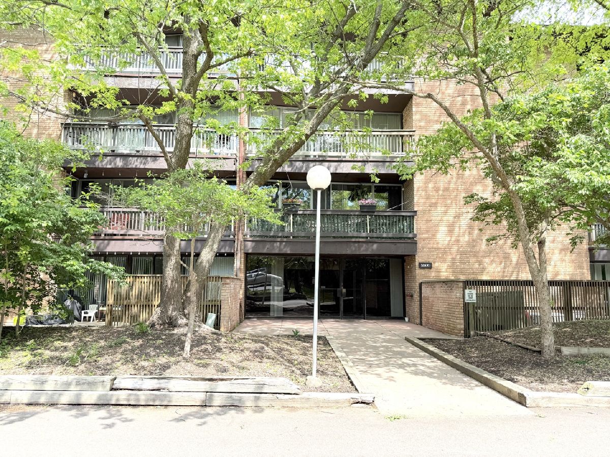 Condos & Townhomes For Sale Four Lakes Lisle Illinois, 5500 Hillcrest Lane