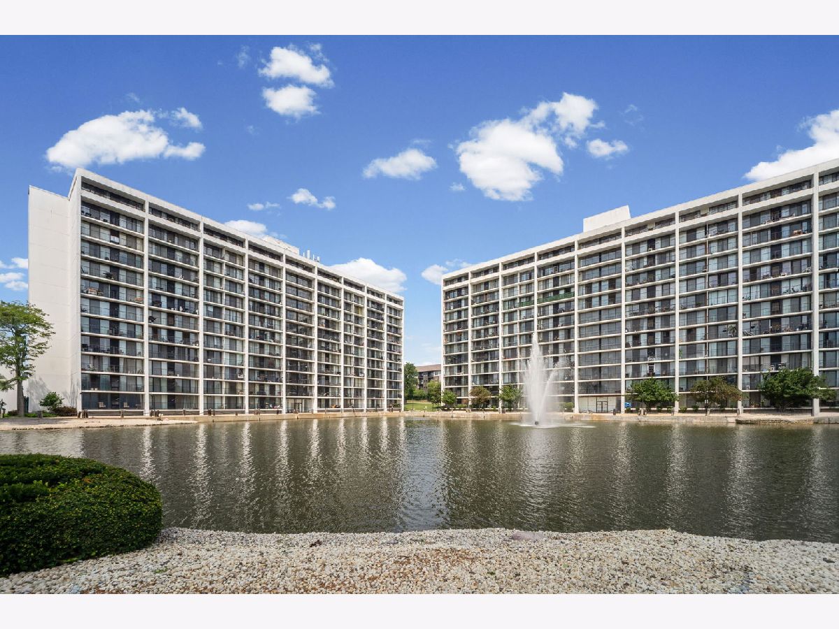 Condominiums For Sale Cove Landing Lombard Illinois, 2005 Finley Road