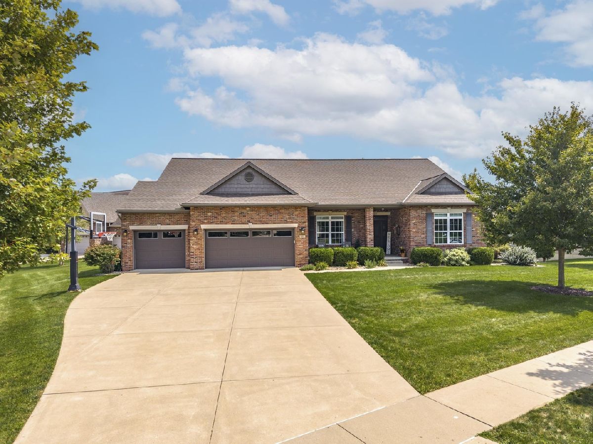 Homes & Condos & Townhomes For Sale Grove On Kickapoo Creek Bloomington Illinois, 1302 Watersound Way