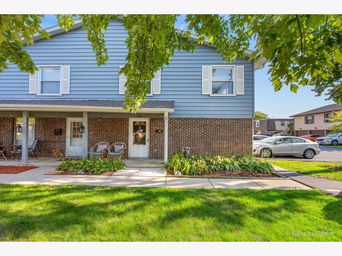 Townhomes & Condos & Homes For Sale Elk Grove Estates Elk Grove Village Illinois, 764 Gloucester Drive