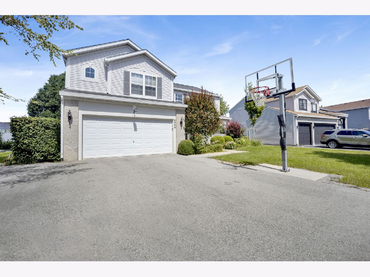 Homes & Townhomes & Condos For Sale Clearwater Springs Plainfield Illinois, 6909 Twin Falls Drive