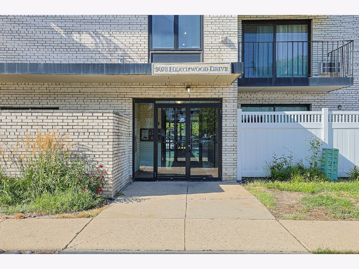 Condos & Townhomes & Homes For Sale Terrace Square Niles Illinois, 9078 Heathwood Drive