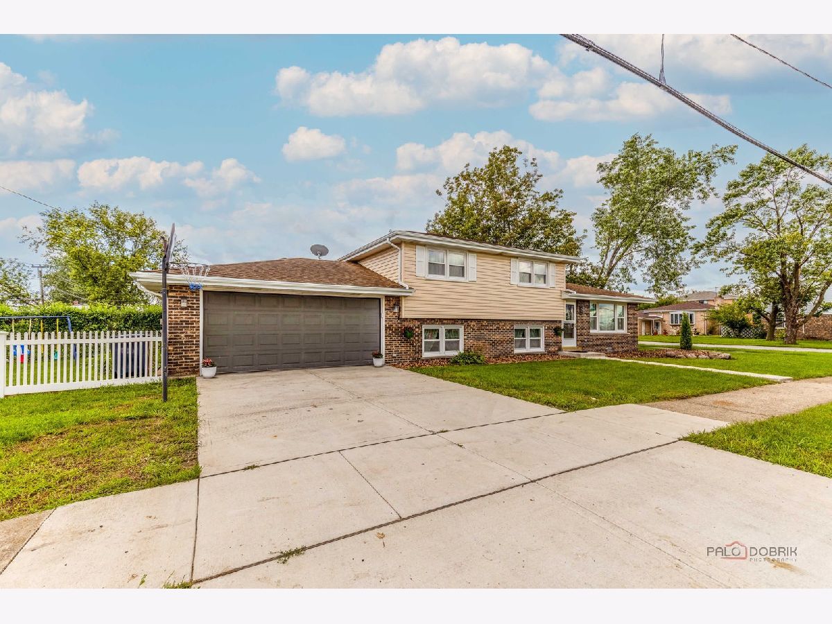  For Sale Bridgeview Illinois, 8001 Thomas Avenue