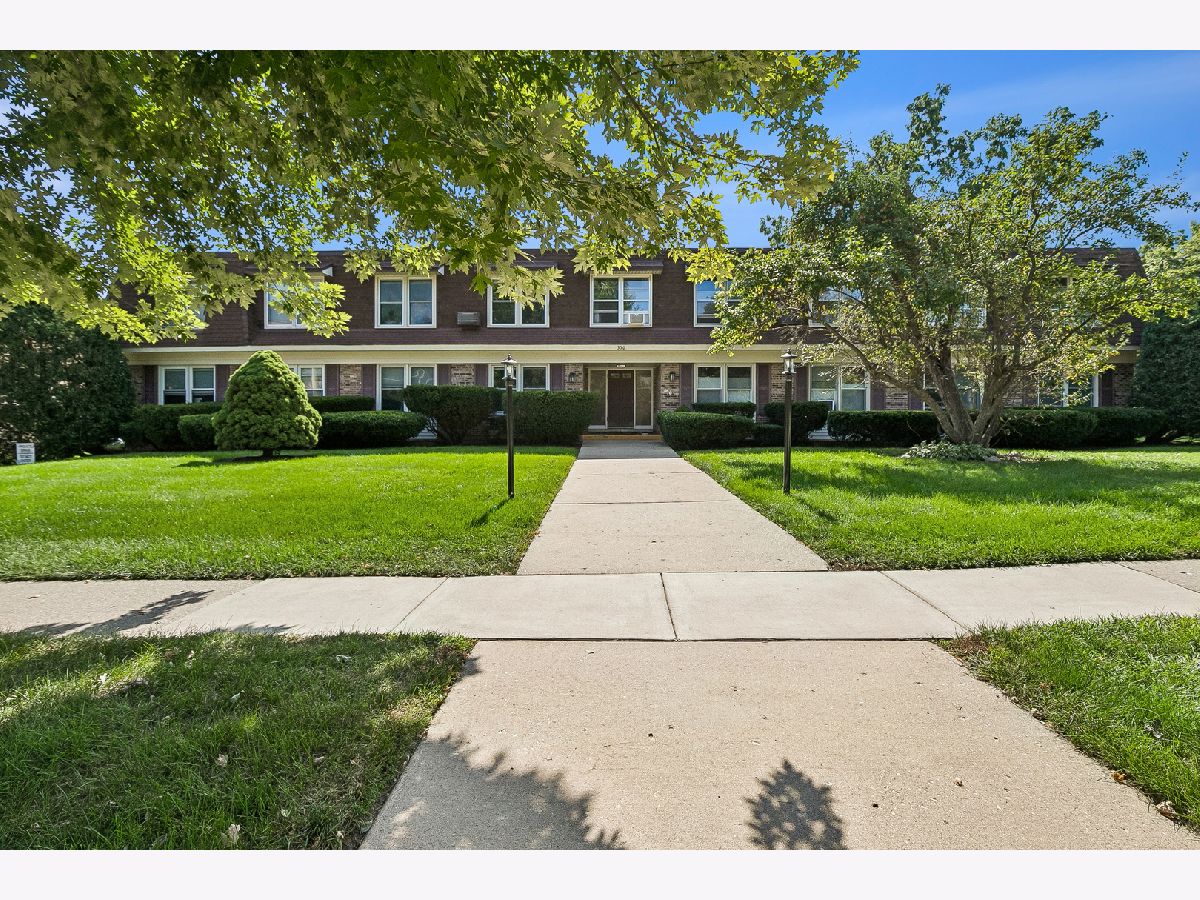  For Sale Libertyville Illinois, 350 Brainerd Avenue