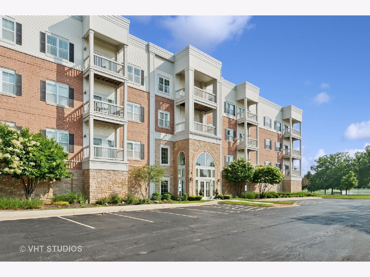 Townhomes & Condos & Homes For Sale Carillon Club Naperville Illinois, 3975 Idlewild Lane