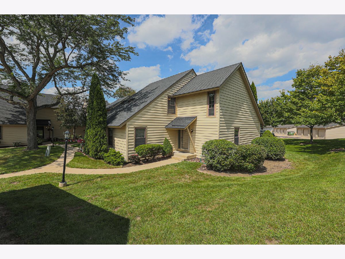 Townhomes & Condos & Homes For Sale Heather Ridge Gurnee Illinois