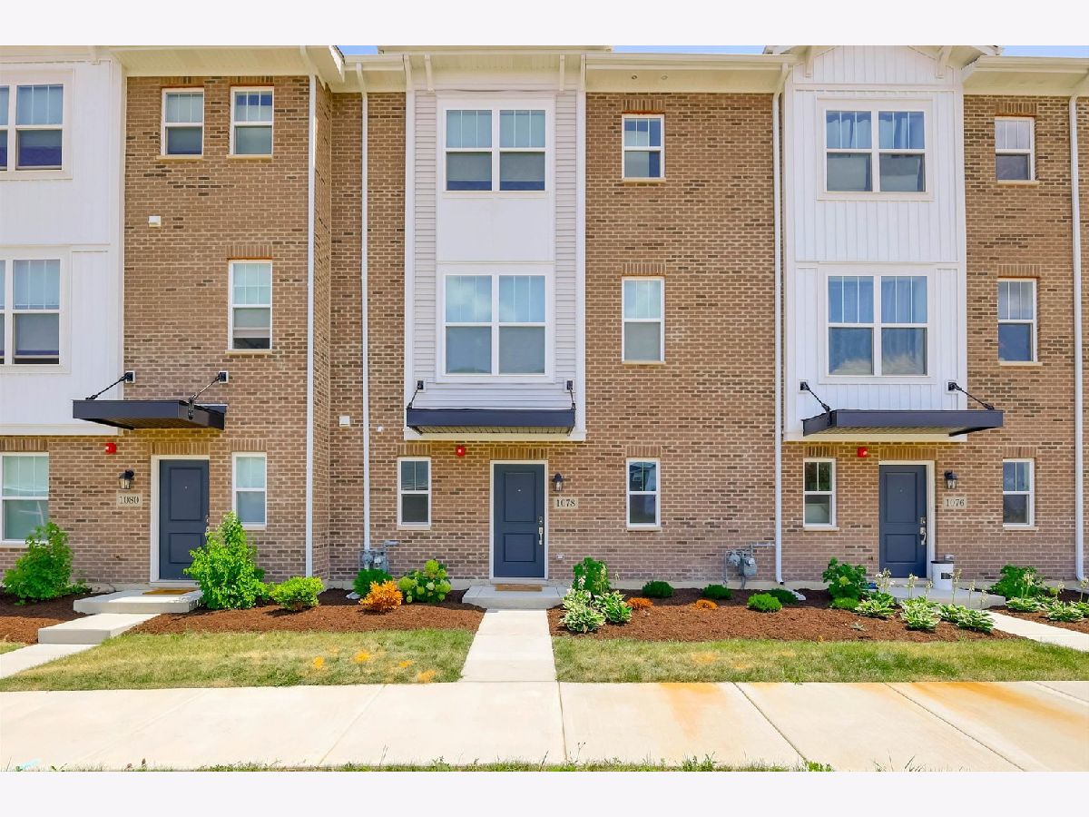 Condos & Townhomes For Rent Halston Market Des Plaines Illinois, 1078 Bogart