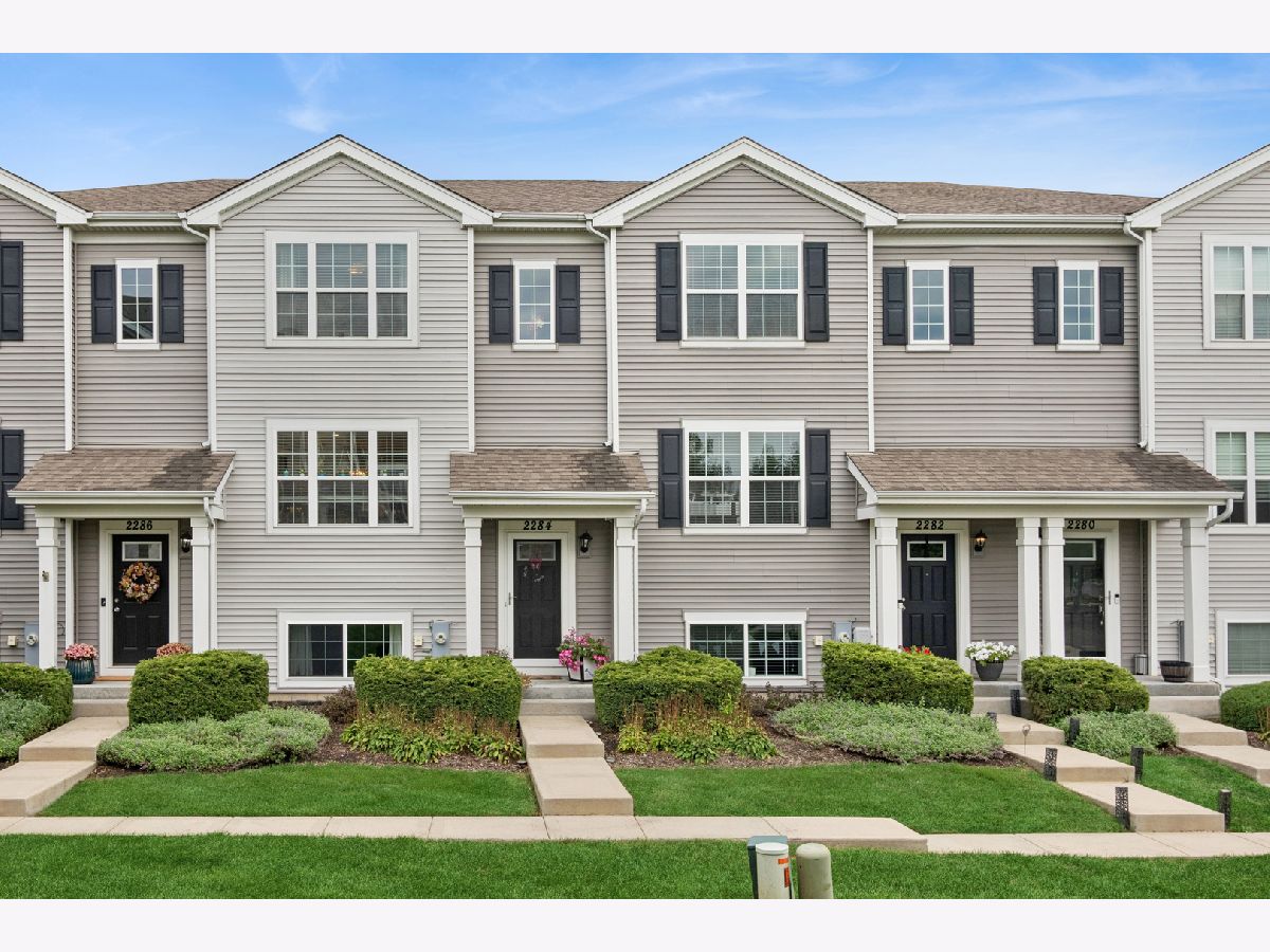 Townhomes & Condos & Homes For Sale Cambridge Lakes Pingree Grove Illinois, 2284 Aurora Drive