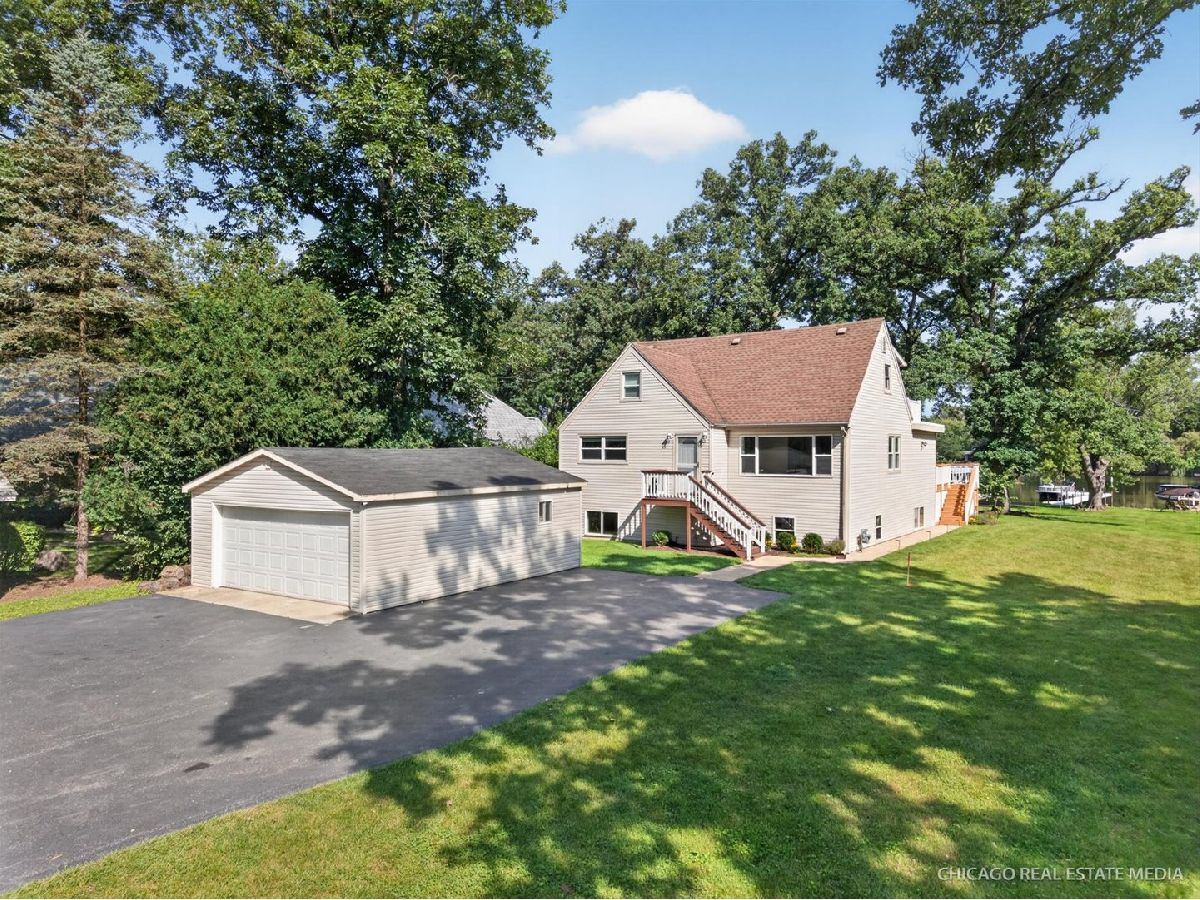  For Sale Cary Illinois, 220 Hickory Nut Grove Lane
