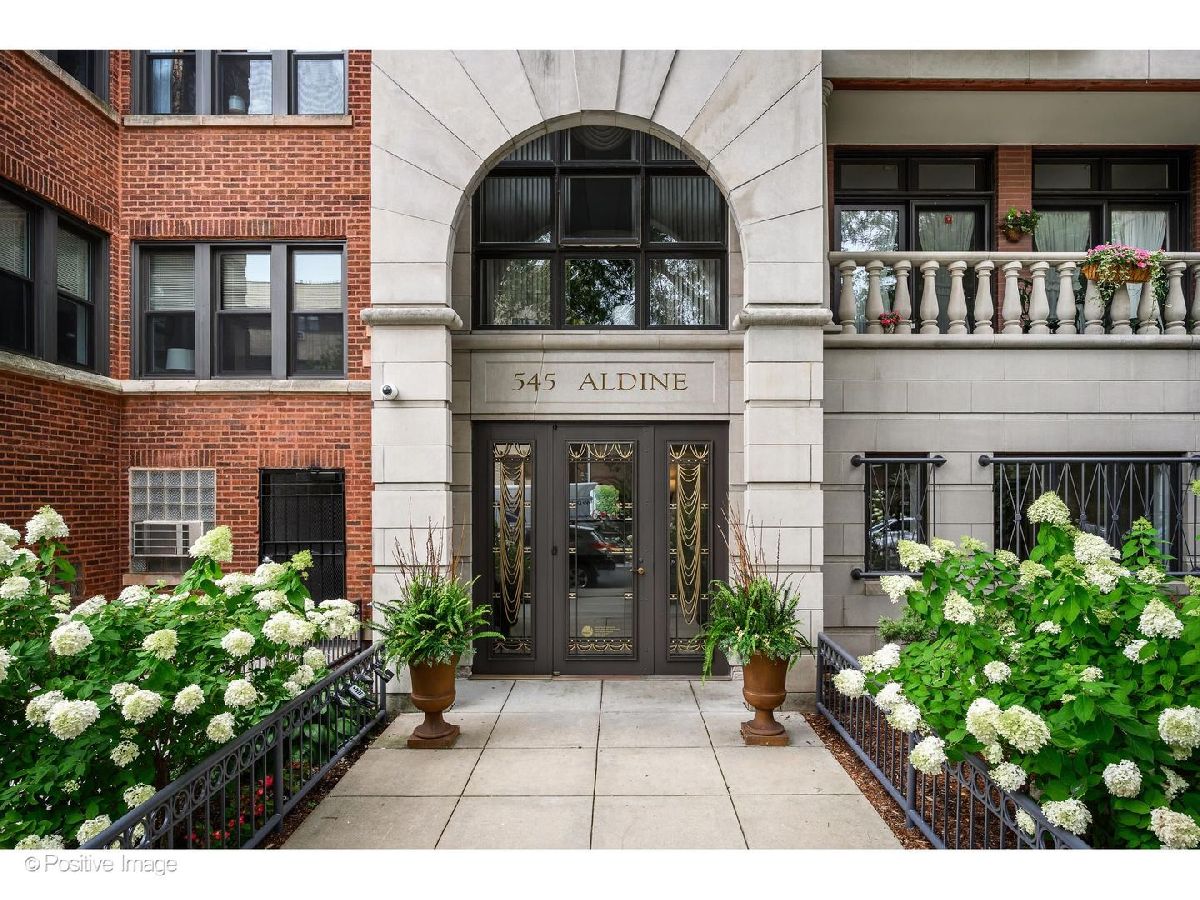  For Sale Chicago Illinois, 545 Aldine Avenue