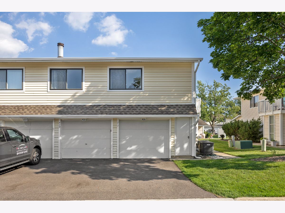  For Sale Schaumburg Illinois, 717 Whitesail Drive