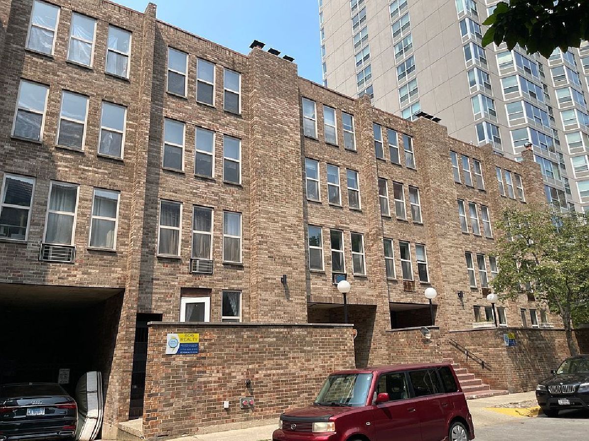  Rented Chicago Illinois, 744 Gordon