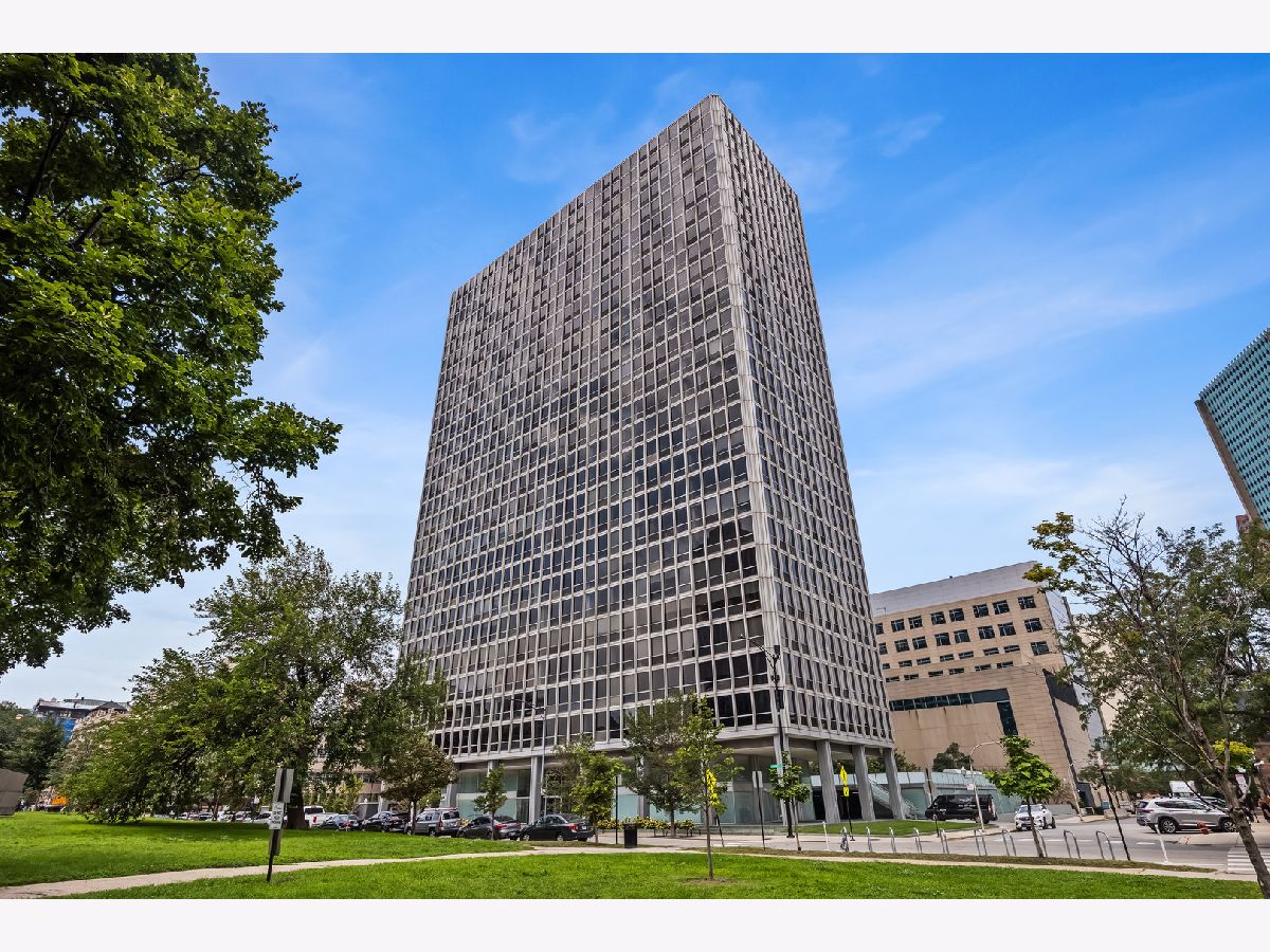  For Sale Chicago Illinois, 330 Diversey Parkway