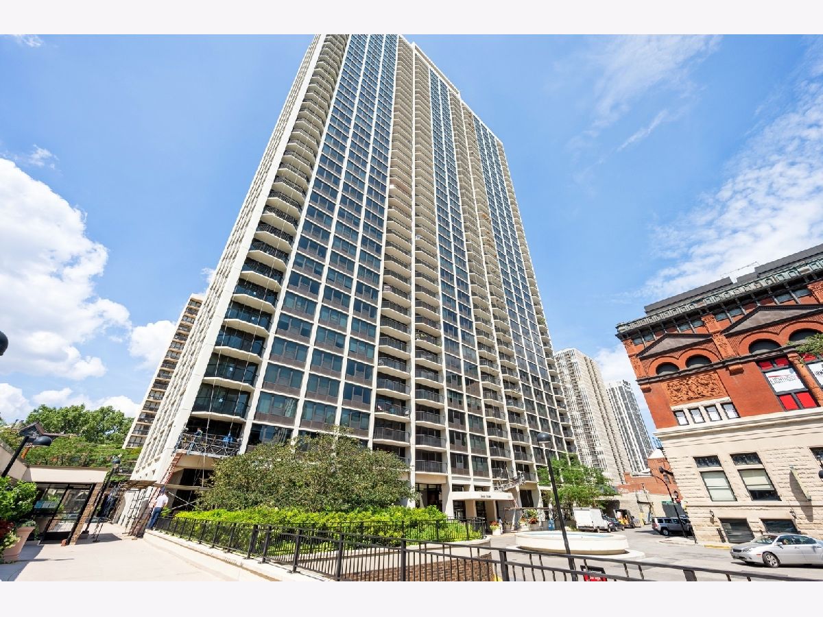 Condos & Townhomes Rented Sandburg Village Chicago Illinois, 1560 Sandburg
