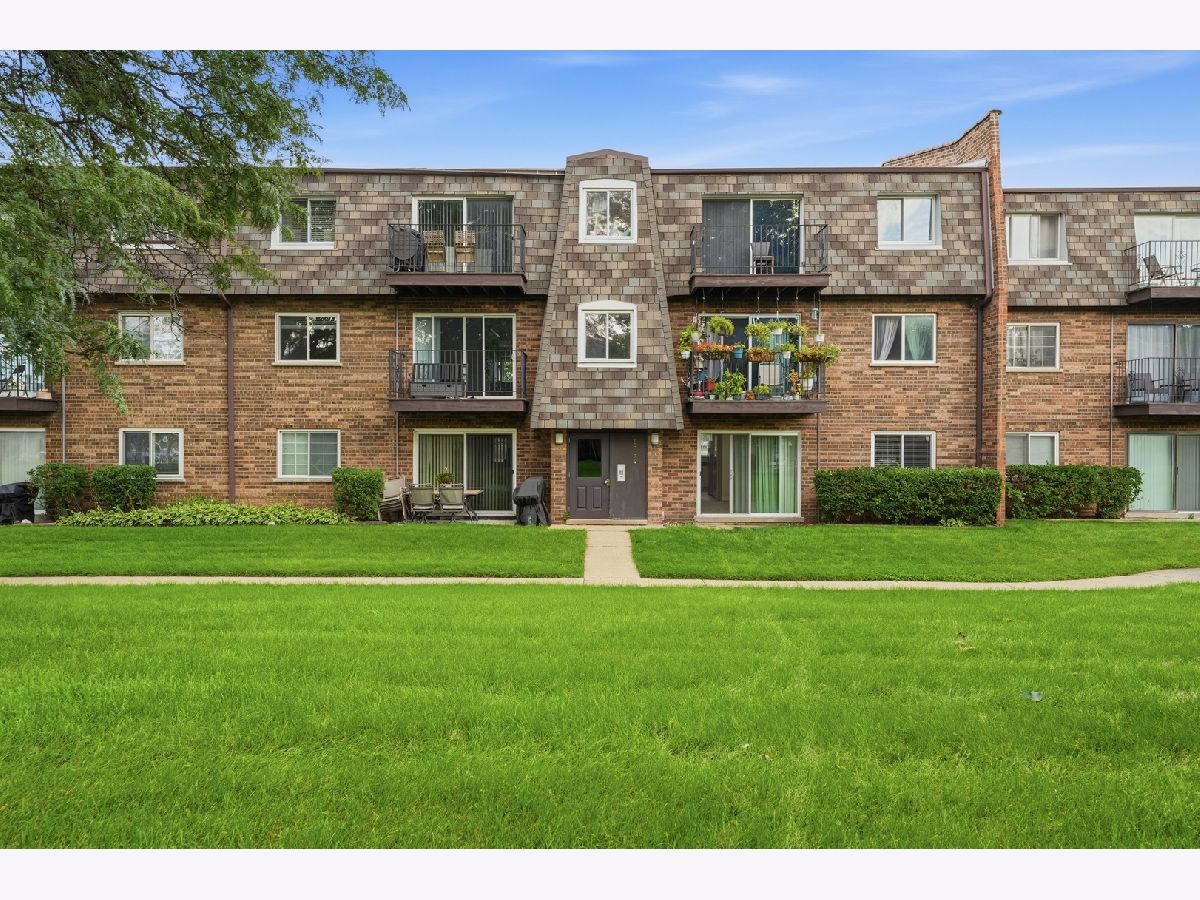  Rented Des Plaines Illinois, 9388 Bay Colony