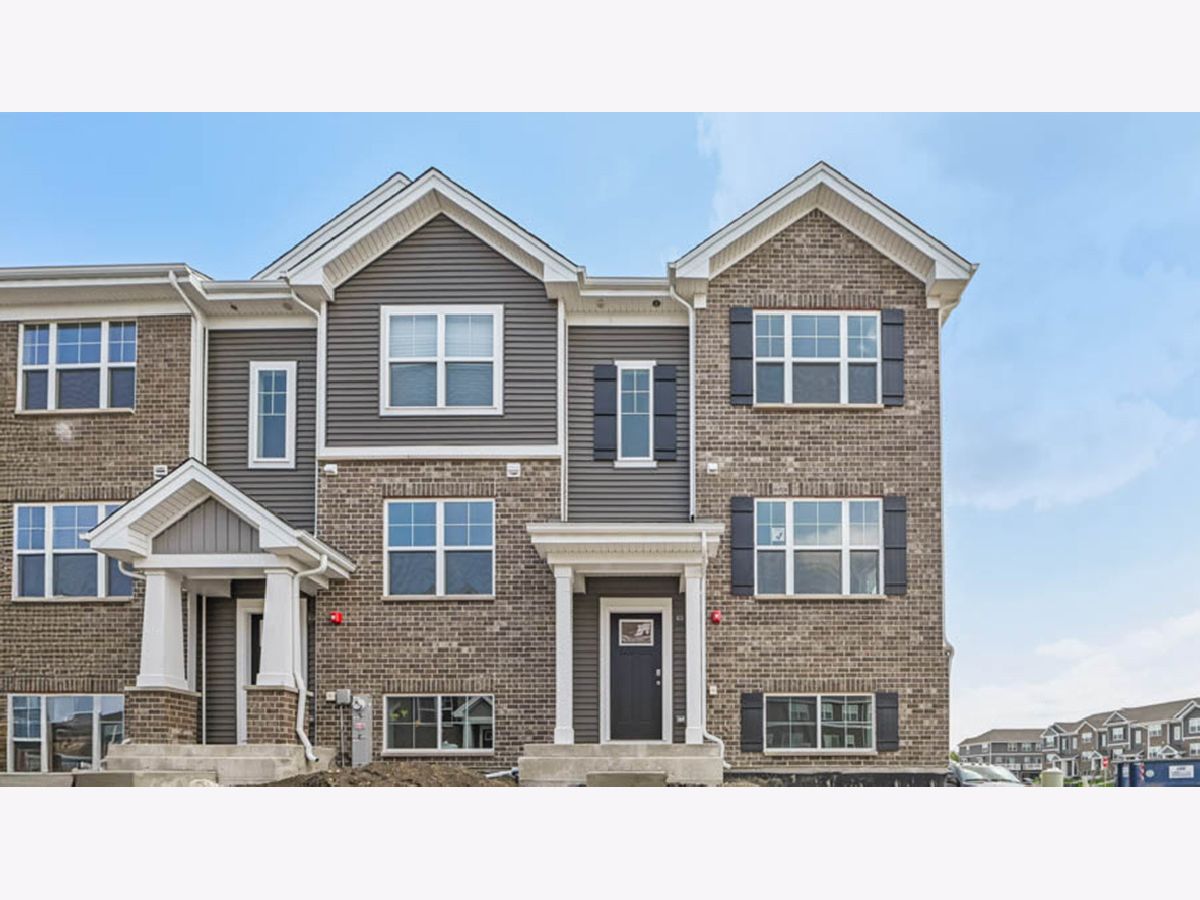 Condos & Townhomes & Homes For Sale Oak Ridge Tinley Park Illinois, 17392 Ulster Drive