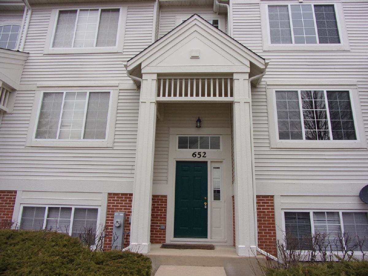 For Rent Round Lake Illinois, 652 Rosehall