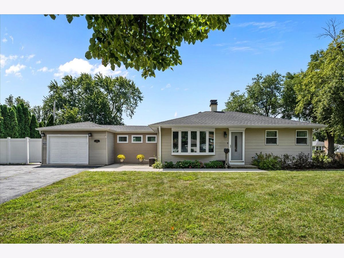  For Sale Rolling Meadows Illinois, 2311 Sigwalt Street