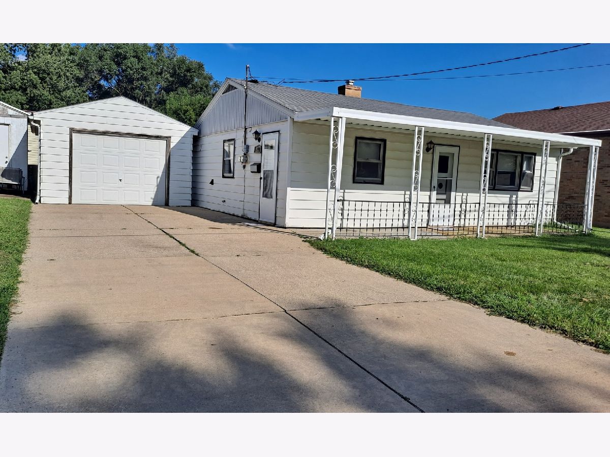  Rented Peru Illinois, 211 Fruit