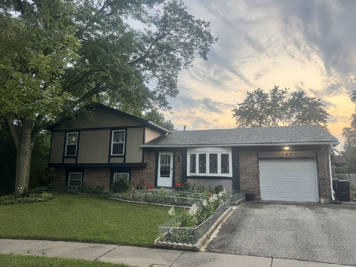  For Sale Lake Zurich Illinois, 795 Apache Court