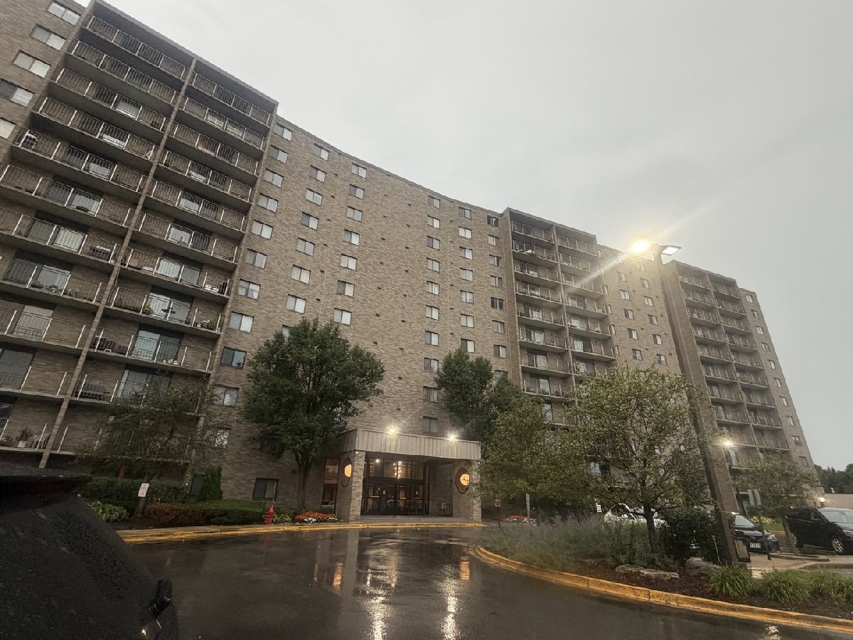  For Sale Willowbrook Illinois, 6340 Americana Drive