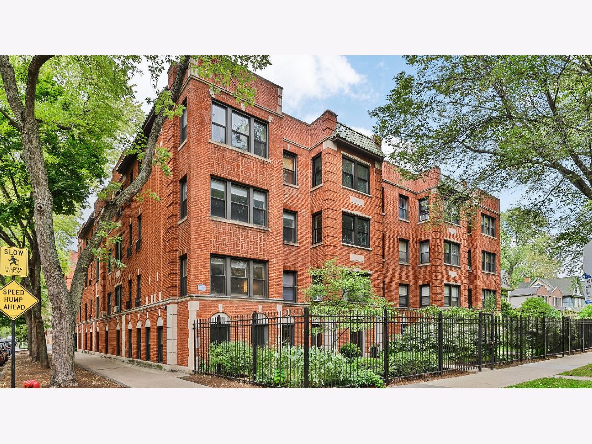Condos & Townhomes For Rent Wolcott Courts Chicago Illinois, 1850 Lunt