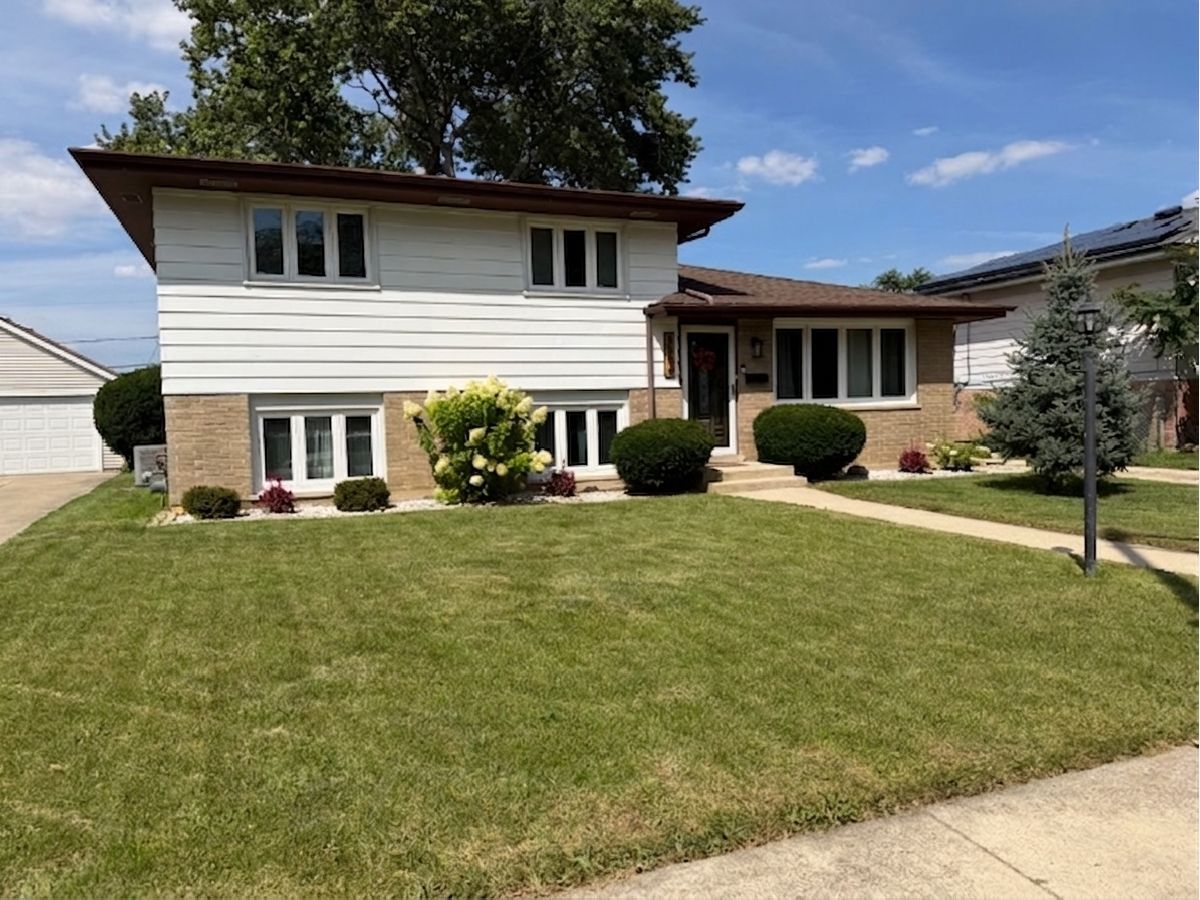  For Sale Chicago Ridge Illinois, 6534 107th Street