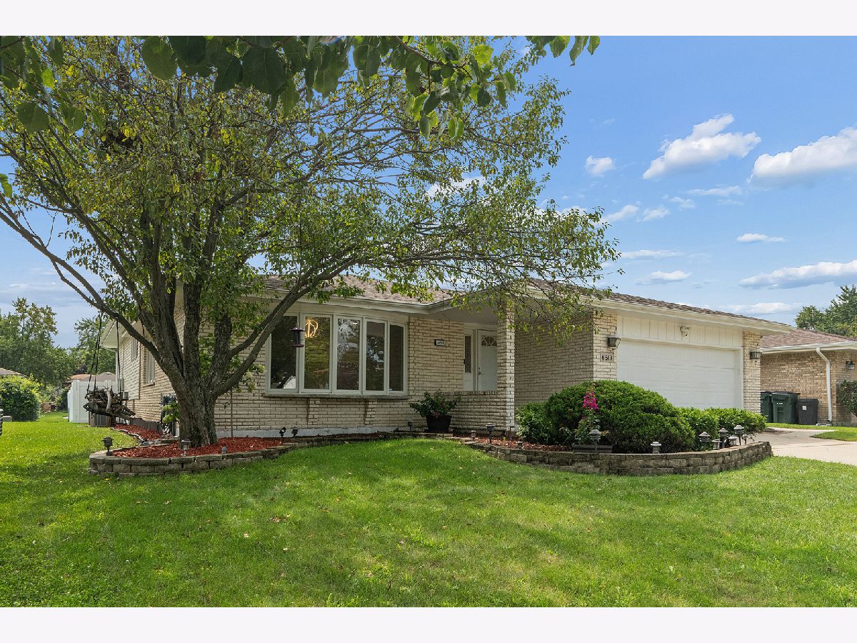  For Sale Oak Forest Illinois, 6619 Courtney Drive